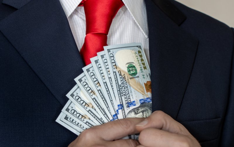 Piețele financiare, în febra anticipării unui conflict prelungit în Orientul Mijlociu Pe fondul tensiunilor geopolitice crescute și al unei posibile escaladări a conflictului din Orientul Mijlociu, piețele financiare globale resimt presiuni semnificative