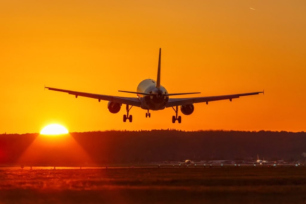 Ora optimă pentru zboruri mai ieftine: expertul în călătorii oferă ponturi pentru ocolirea prețurilor mari Un expert american în domeniul călătoriilor vine cu o recomandare surprinzătoare pentru toți cei care plănuiesc o vacanță cu avionul