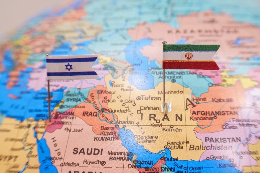 Un grup de 300 de cetățeni români vor părăsi Israelul și vor ajunge în Egipt, a anunțat, duminică seara, purtătorul de cuvânt al Ministerului Afacerilor Externe (MAE), Andrei Țărnea