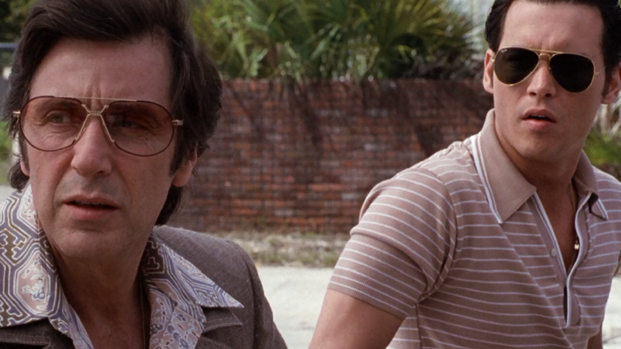 Donnie Brasco: Johnny Depp, departe de „Jack Sparrow”, într-un rol memorabil despre mafia anilor ’70 Filmul „Donnie Brasco”, lansat în 1997, cu Johnny Depp și Al Pacino în rolurile principale, redă povestea unui agent FBI infiltrat în lumea crimei organizate din New Yorkul anilor ’70