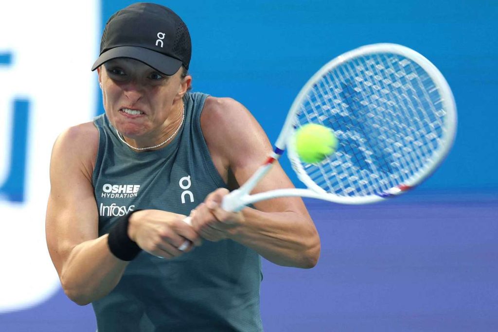 Surpriză uriașă la Miami: Iga Swiatek, eliminată de Magda Linette! Surpriză de proporții la Miami Open! Iga Swiatek, numărul trei mondial și campioana en-titre de la Wimbledon, a fost eliminată în turul doi de compatrioata sa, Magda Linette
