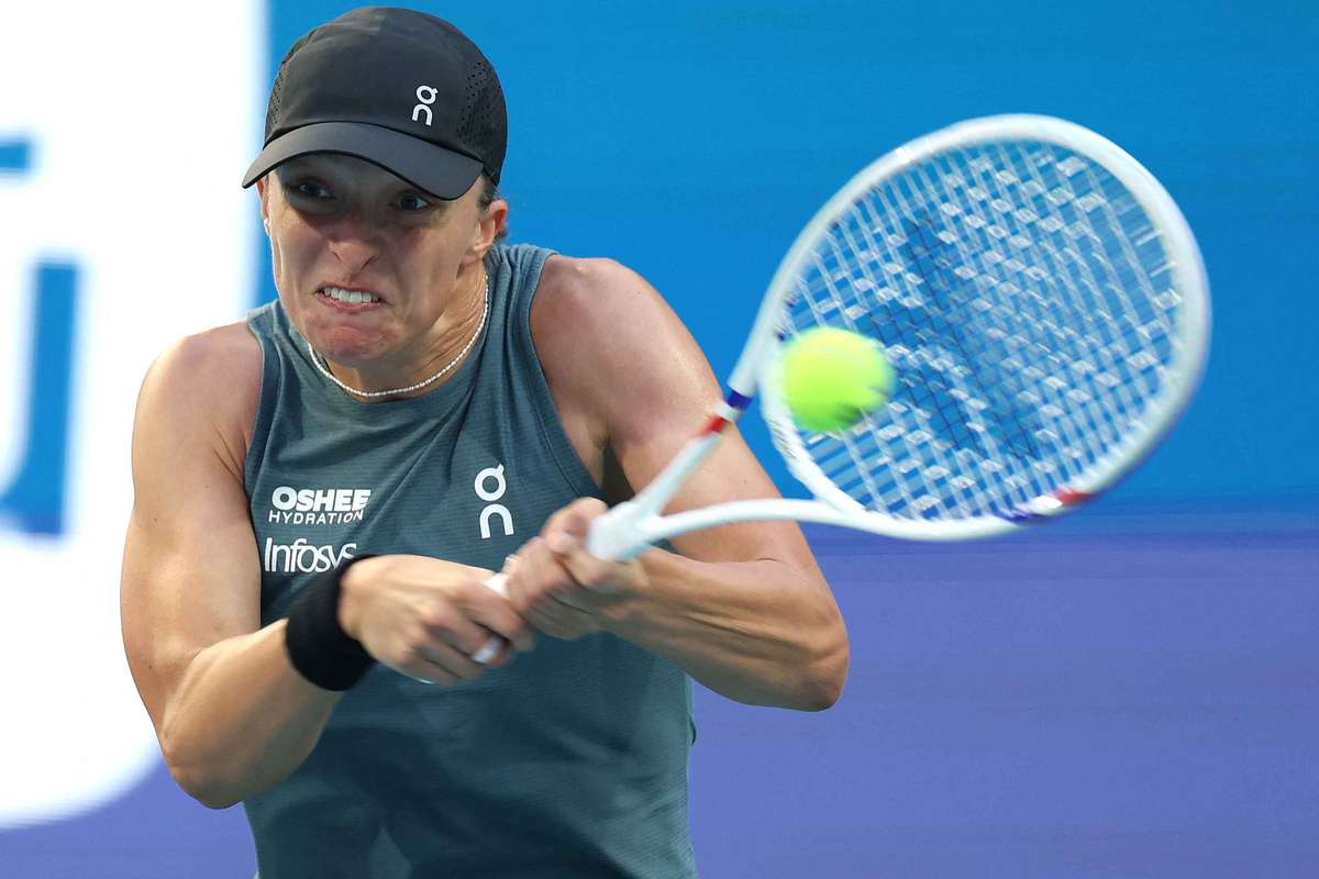 Surpriză uriașă la Miami: Iga Swiatek, eliminată de Magda Linette! Surpriză de proporții la Miami Open! Iga Swiatek, numărul trei mondial și campioana en-titre de la Wimbledon, a fost eliminată în turul doi de compatrioata sa, Magda Linette