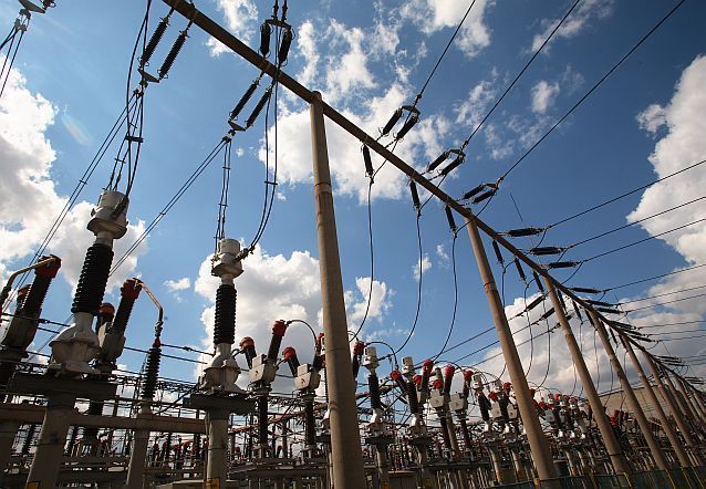 ANRE propune majorarea substanțială a garanțiilor pentru racordarea la rețeaua electrică Autoritatea Națională de Reglementare în Energie (ANRE) intenționează să crească de patru ori valoarea garanțiilor financiare solicitate investitorilor din domeniul energiei care doresc să se conecteze la rețeaua electrică