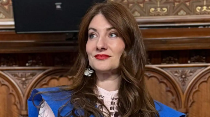 O româncă, pe primul loc la examenul de rezidențiat în Spania Elena Bianca Ciobanu Selaru, un medic de origine română, a obținut primul loc la examenul MIR 2026, testul național spaniol care decide accesul medicilor la rezidențiat