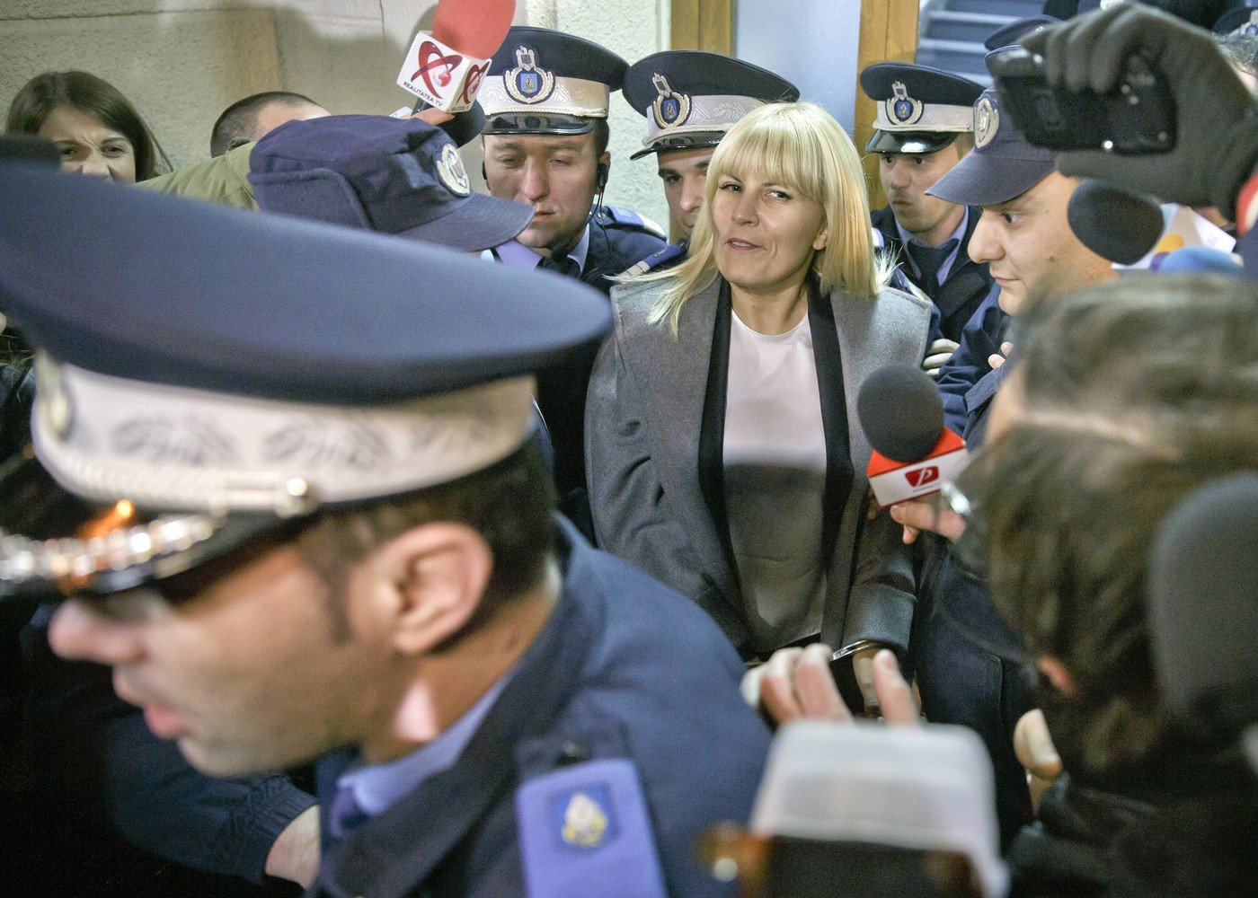 Elena Udrea: Amintirile din detenție, credința și relația cu fiica sa Fostul ministru Elena Udrea a vorbit despre experiența sa din detenție, despre relația cu fiica sa, Eva, și despre impactul pe care anii petrecuți în închisoare l-au avut asupra vieții sale