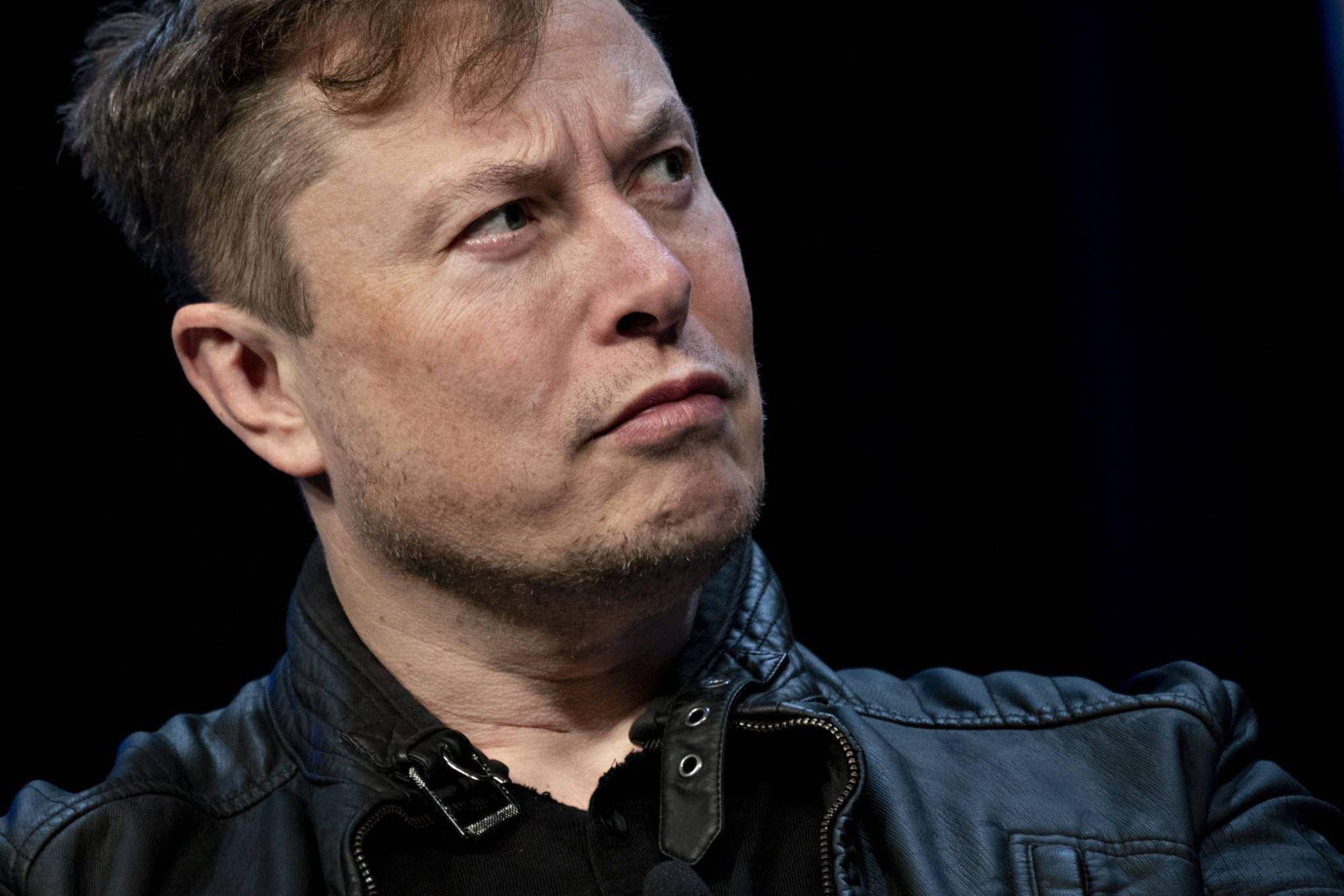 Elon Musk amenință cu neextinderea fabricii Tesla din Germania dacă angajații votează în favoarea sindicatului Într-un mesaj transmis angajaților de la fabrica Tesla din Grünheide, Elon Musk a sugerat că extinderea unității ar putea fi pusă sub semnul întrebării dacă influența sindicatului IG Metall ar crește în urma alegerilor interne
