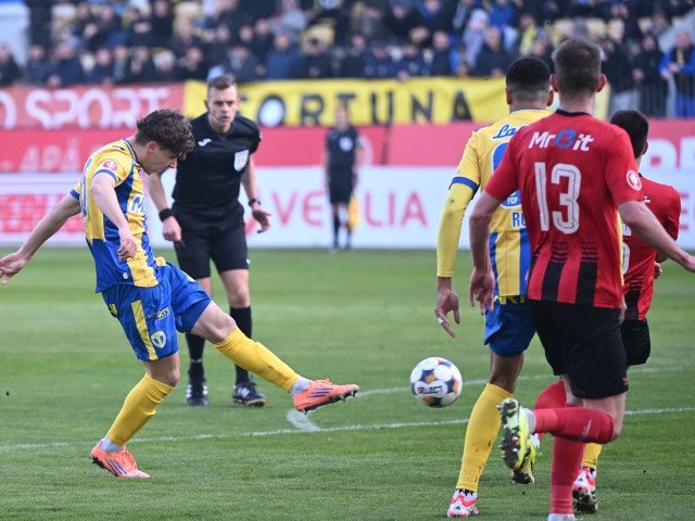 Petrolul remizează cu Csikszereda (1-1), meci transmis de Digi Sport 1. Sau: Petrolul ratează victoria cu Csikszereda (1-1). Digi Sport 1 live.