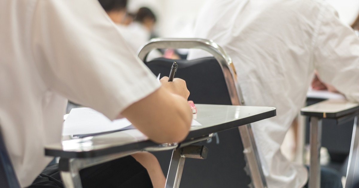 Simularea de Bacalaureat 2026: Elevii au susținut proba la alegere, rezultatele finale vin în aprilie București – Elevii de liceu din clasele a XII-a și a XIII-a au susținut miercuri, 25 martie, proba la alegere a profilului și specializării în cadrul simulării examenului de Bacalaureat 2026