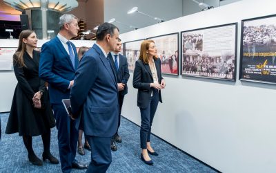 eugen-tomax-expozitie-foamete-sovietica-parlamentul-european-roberta-metsola-dan-barna.jpg - JurnalUrban