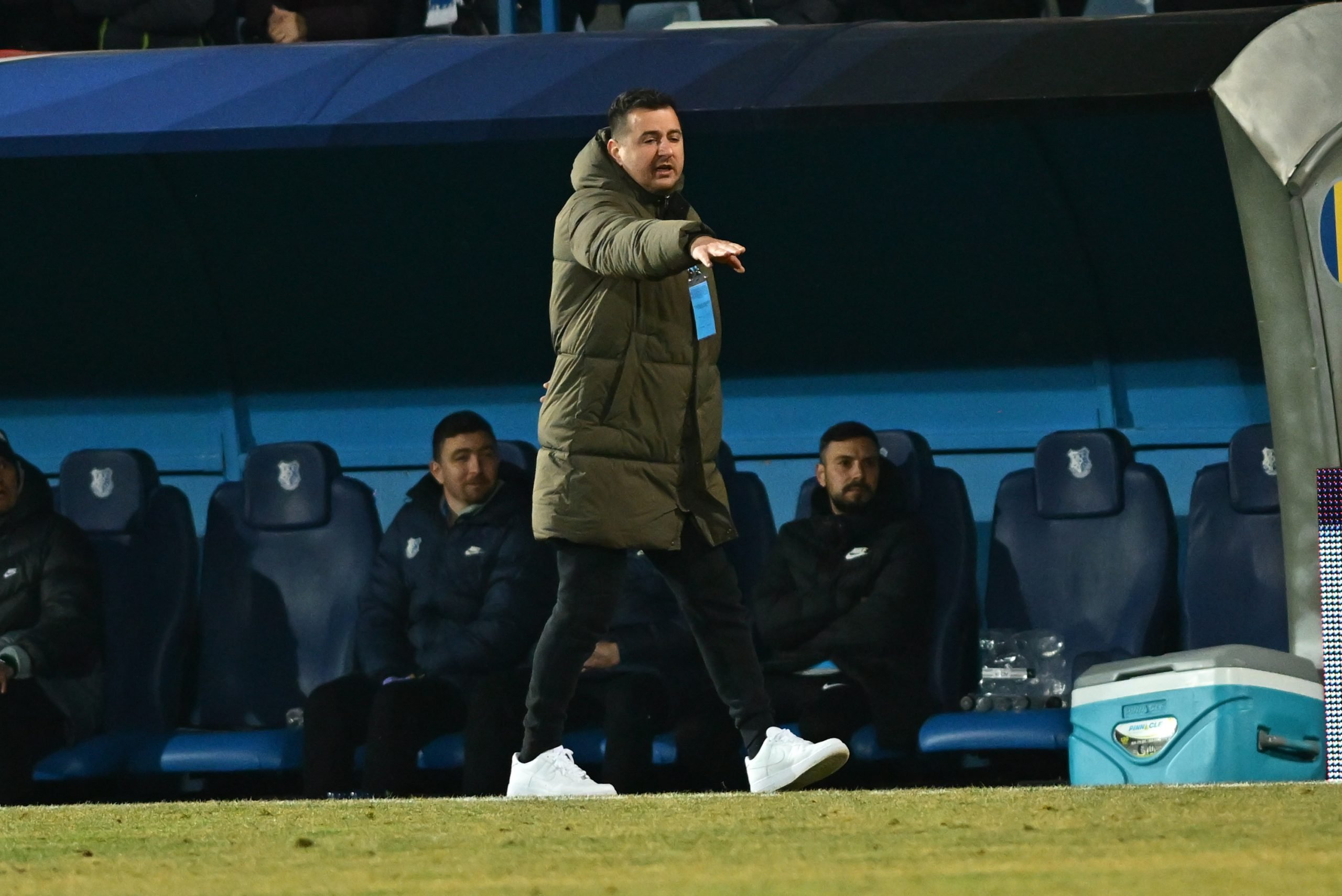 Farul Constanța, în criză după eșecul cu Csikszereda; Ianis Zicu critică evoluția echipei Farul Constanța a suferit o nouă înfrângere, scor 0-1, în deplasarea de la Csikszereda, agravând criza în care se află echipa antrenată de Ianis Zicu