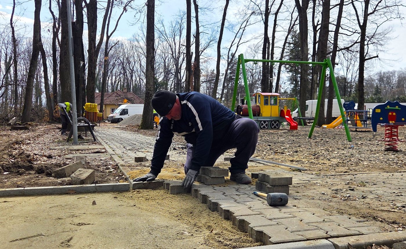 Primăria Sectorului 1 modernizează Aleea Privighetorilor și amenajează parcări suplimentare Administrația locală a Sectorului 1 a anunțat o serie de lucrări de modernizare și amenajare în zona Aleea Privighetorilor din Pădurea Băneasa