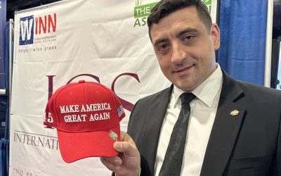 Simion îl întâmpină pe noul ambasador american cu un mesaj politic la tribuna Parlamentului George Simion, liderul partidului extremist Alianța pentru Unirea Românilor (AUR), a adresat miercuri un mesaj noului ambasador al Statelor Unite ale Americii în România, Darryl Nirenberg, de la tribuna Parlamentului