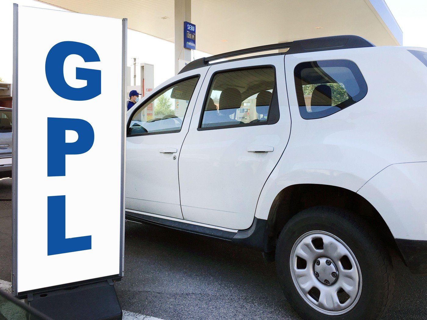 GPL versus benzină: Cât economisești la buzunar în contextul scumpirii carburanților Creșterea prețurilor la benzină și motorină din ultima perioadă a determinat tot mai mulți șoferi să ia în calcul diverse alternative pentru a reduce costurile cu transportul