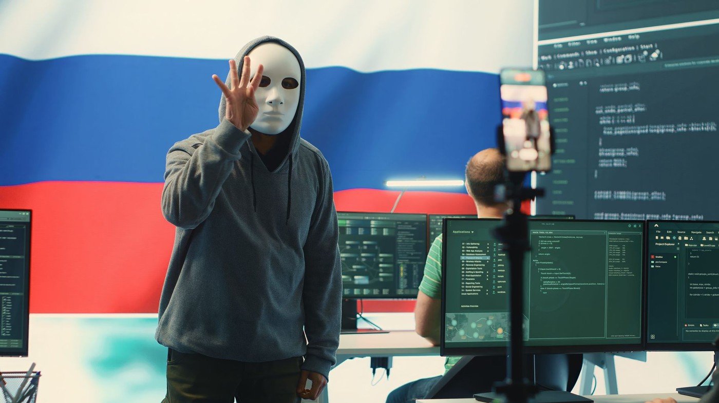 Atacuri cibernetice fulgerătoare: hackerii ruși folosesc un nou tip de malware pentru a spiona utilizatorii de iPhone Un nou tip de malware, denumit Darksword, folosit de hackeri ruși, infectează dispozitivele iPhone, fură datele și dispare în doar câteva minute