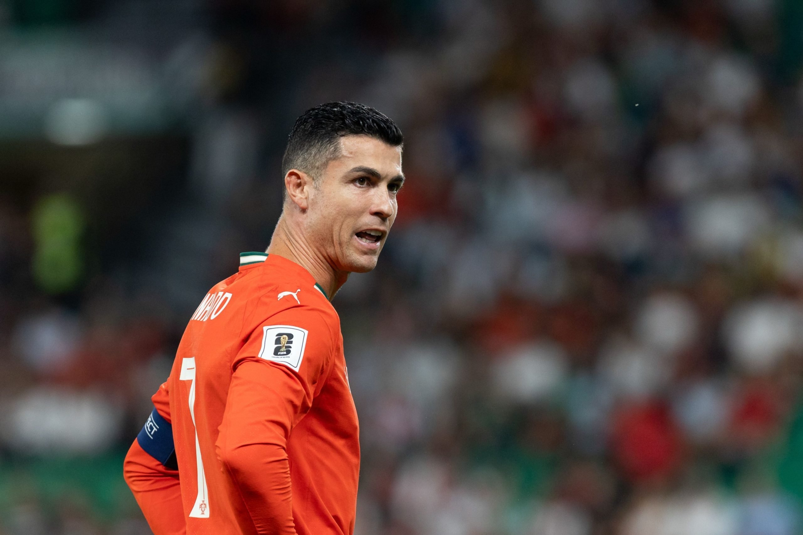 Cristiano Ronaldo, accidentat și cu recuperare prelungită, pune sub semnul întrebării participarea la Cupa Mondială Atacantul portughez Cristiano Ronaldo se confruntă cu o accidentare musculară care îi poate afecta participarea la Cupa Mondială din această vară, competiție ce se va desfășura în Statele Unite, Canada și Mexic