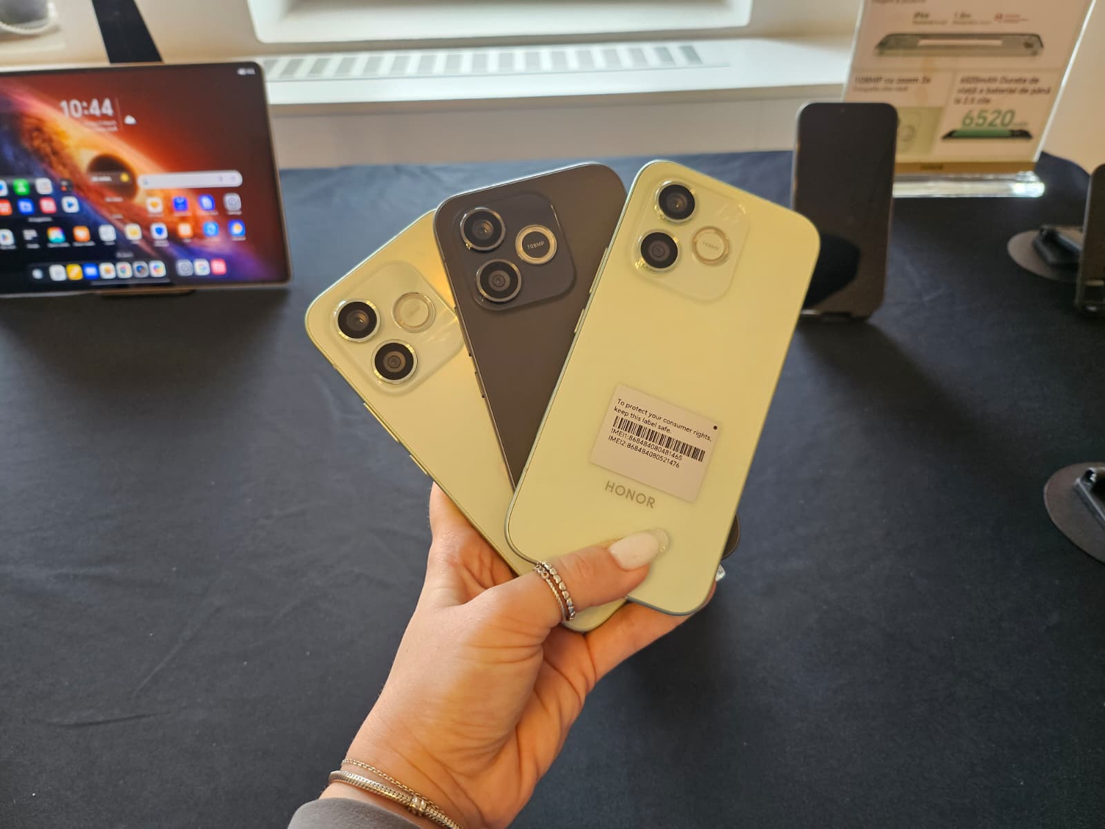 Honor 600 Lite: Un nou telefon care țintește către segmentul superior Honor a lansat pe piața din România modelul 600 Lite, un telefon care promite un design premium, autonomie extinsă și funcții inteligente avansate