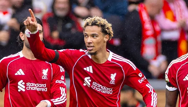 Liverpool și Tottenham se duelează într-un meci crucial din Premier League Liverpool și Tottenham Hotspur se vor înfrunta duminică pe Anfield, într-un meci cu o încărcătură emoțională specială pentru „cormorani”, după evenimentele de anul trecut