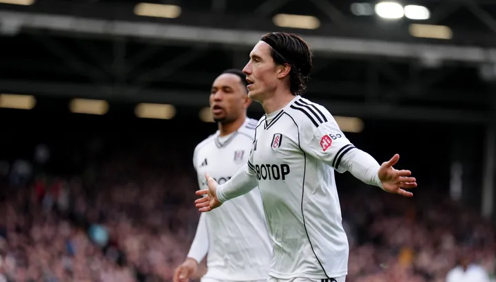 Fulham și West Ham se înfruntă în derby-ul londonez: Duel de foc pe Craven Cottage Londra se pregătește pentru un nou capitol al rivalității sale fotbalistice, Fulham primind vizita celor de la West Ham United miercuri seară