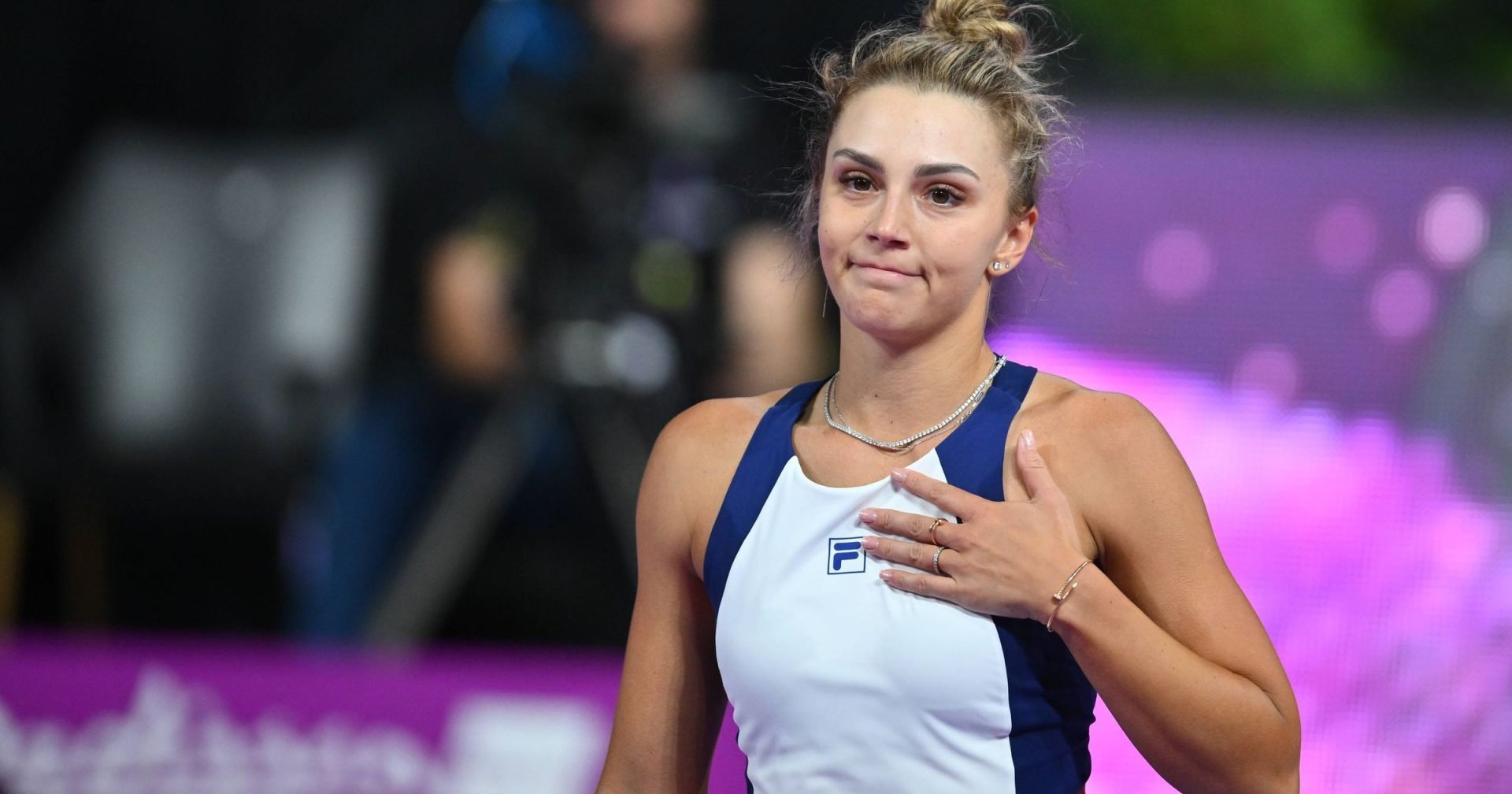Jaqueline Cristian, victorie istorică la Miami: Românca ajunge în optimi după un meci epic cu numărul 11 mondial Jaqueline Cristian continuă să uimească! Jucătoarea de tenis din România a reușit o performanță remarcabilă la Miami Open, calificându-se pentru prima dată în optimile de finală ale unui turneu WTA 1000