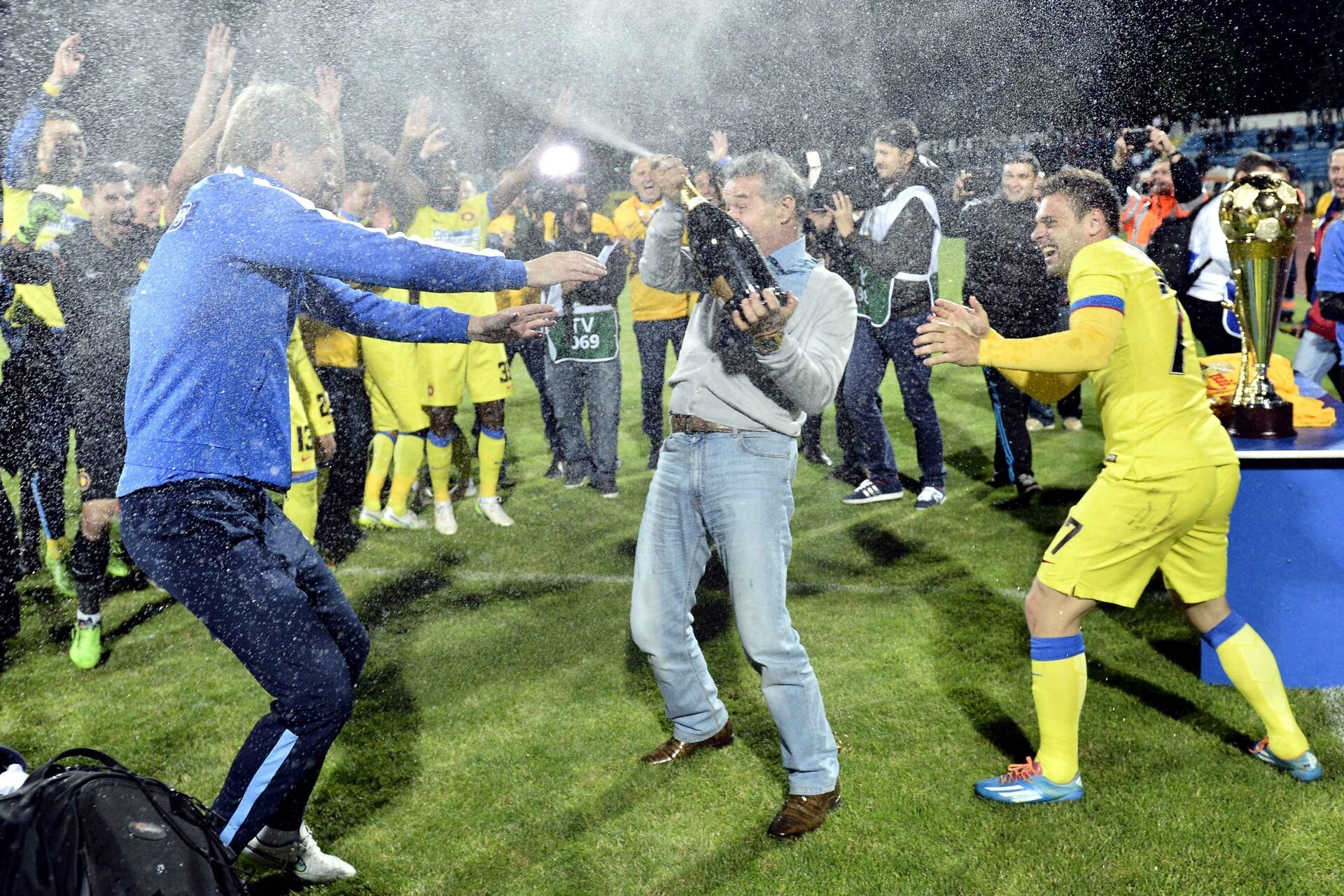 FCSB, lovitură grea! un fotbalist pleacă în premier league