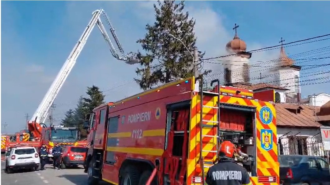 Incendiu la o biserică monument istoric din Prahova, în timpul slujbei Un incendiu a izbucnit duminică la biserica din satul Puchenii Moșneni, județul Prahova, în timpul slujbei religioase
