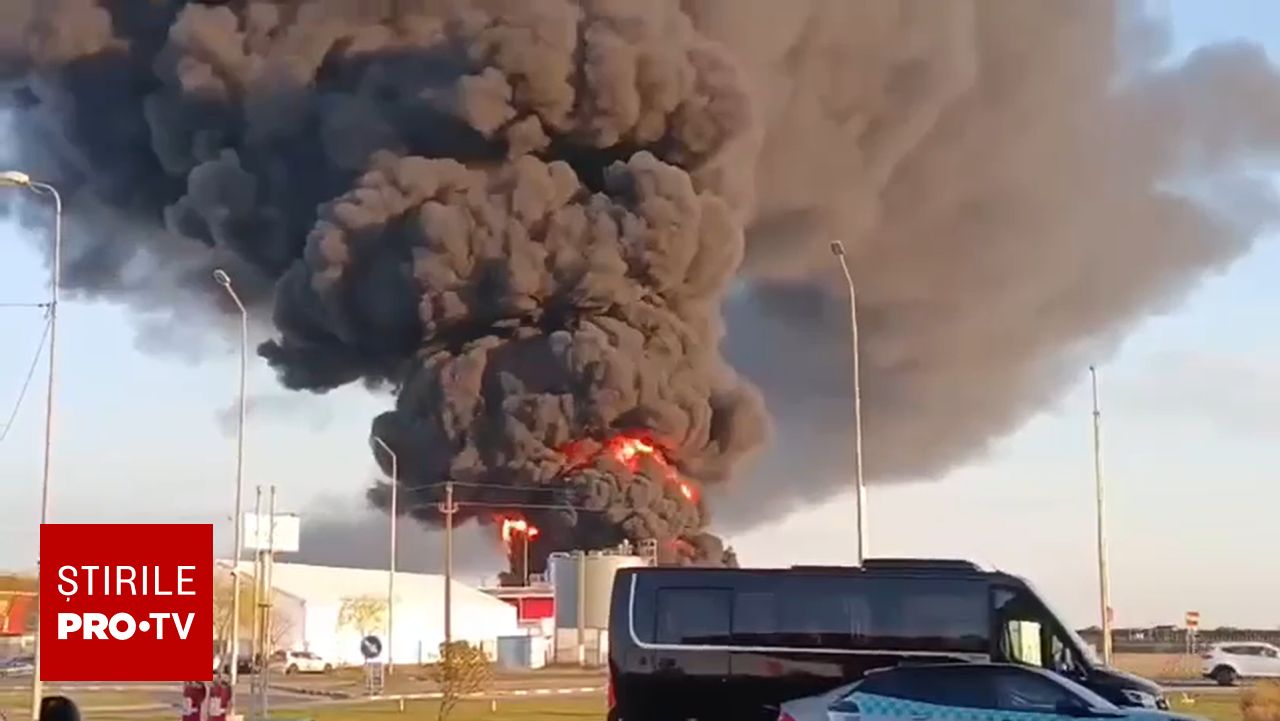 Incendiu major în zona industrială Aradul Nou: Pompierii luptă cu flăcările Un incendiu puternic a izbucnit în zona industrială a cartierului Aradul Nou, luni dimineață, înainte de ora 8:00