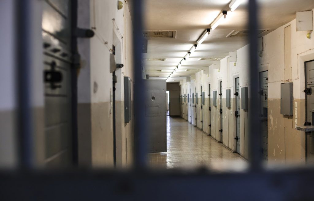 Fostul ministru Adrian Chesnoiu, condamnat la închisoare cu executare Înalta Curte de Casație și Justiție a pronunțat o sentință de condamnare la închisoare în dosarul fostului ministru al Agriculturii, Adrian Chesnoiu