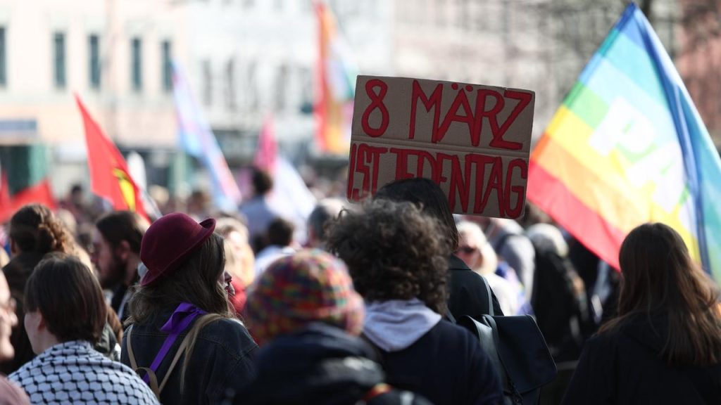 Ziua internațională a femeii: o istorie a luptei pentru drepturi Ziua de 8 martie este dedicată celebrării realizărilor sociale, economice, culturale și politice ale femeilor din întreaga lume