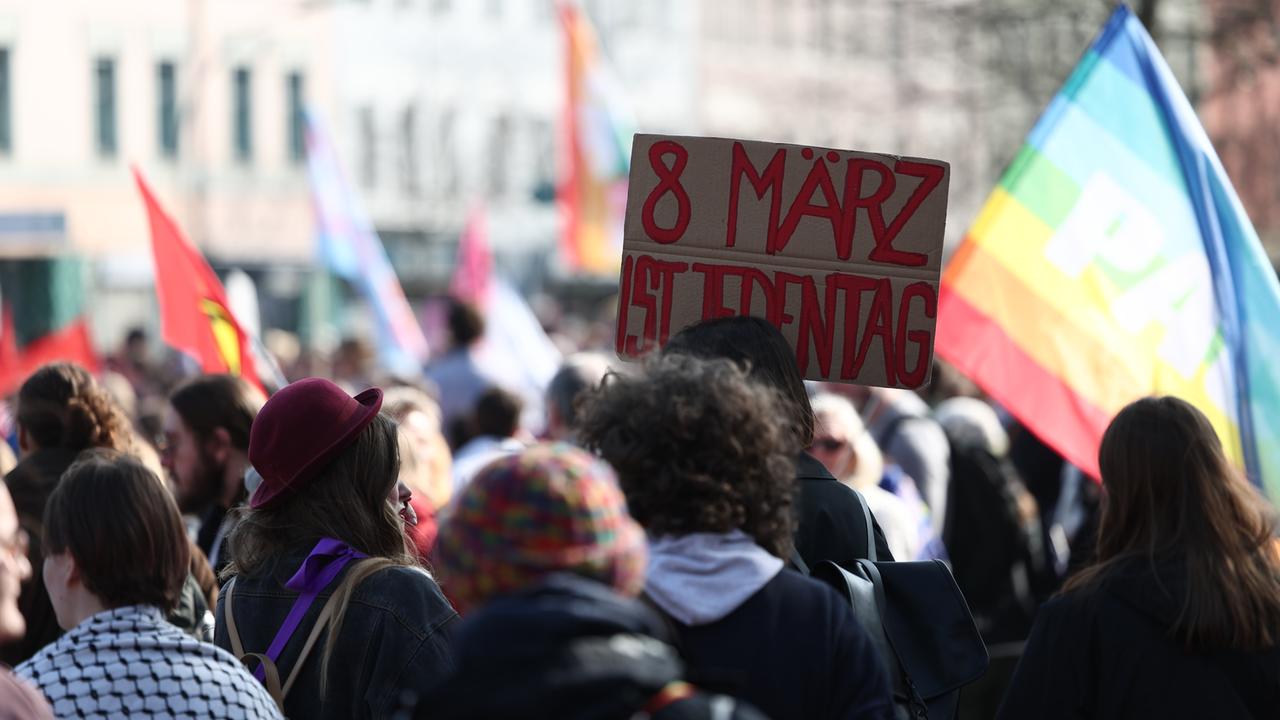 Ziua internațională a femeii: o istorie a luptei pentru drepturi Ziua de 8 martie este dedicată celebrării realizărilor sociale, economice, culturale și politice ale femeilor din întreaga lume