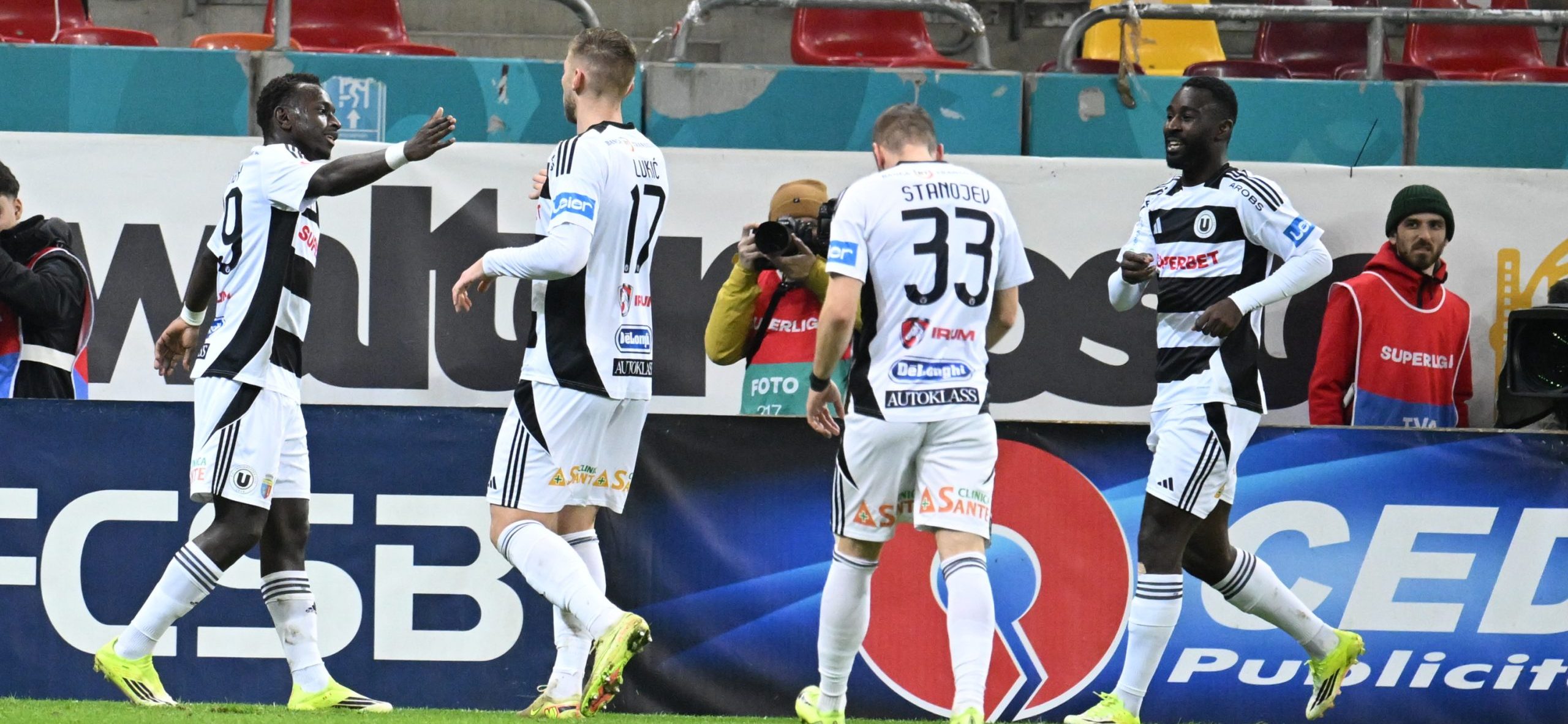 Macalou, eroul „șepcilor roșii” pe Arena Națională: două pase decisive și un gol de senzație împotriva FCSB Issouf Macalou, mijlocașul ofensiv al celor de la U Cluj, a oferit o prestație de excepție în meciul cu FCSB, disputat sâmbătă seară pe Arena Națională