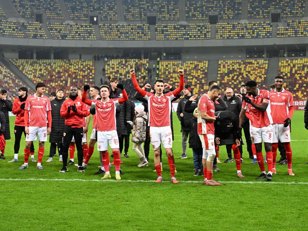 Alex Pop, eroul din umbră al lui Dinamo: Goluri decisive și o contribuție consistentă Alex Pop, atacantul dinamovist adus de la Oțelul Galați, a confirmat așteptările și a demonstrat că este o achiziție importantă pentru „câini”