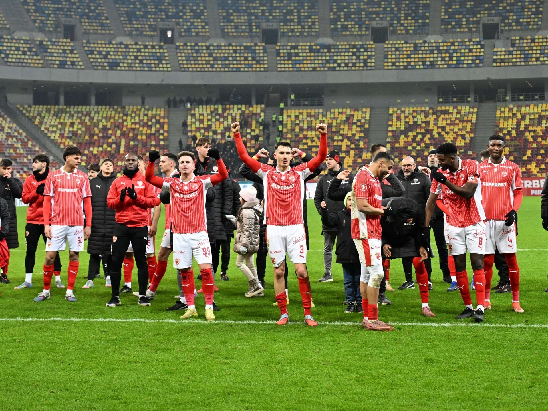 Alex Pop, eroul din umbră al lui Dinamo: Goluri decisive și o contribuție consistentă Alex Pop, atacantul dinamovist adus de la Oțelul Galați, a confirmat așteptările și a demonstrat că este o achiziție importantă pentru „câini”