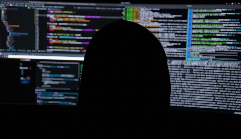 DIICOT, în colaborare cu autoritățile de la Paris, a destructurat o rețea globală de hackeri Procurorii Direcției de Investigare a Infracțiunilor de Criminalitate Organizată și Terorism (DIICOT) au desfășurat o operațiune amplă, în colaborare cu autoritățile judiciare din Franța, vizând trustul „Hackerilor”
