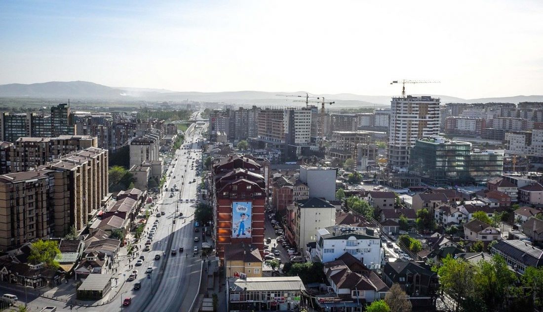 Curtea Constituțională din Kosovo invalidează decizia de dizolvare a Parlamentului Curtea Constituțională din Kosovo a respins miercuri decretul prezidențial prin care șefa statului, Vjosa Osmani, dizolvase Parlamentul și anunțase alegeri anticipate