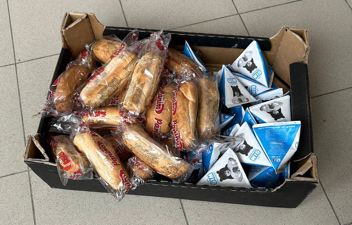 Părinții din Sibiu cer îmbunătățirea programului „Laptele și cornul” Un grup de părinți din județul Sibiu a inițiat o petiție online prin care solicită îmbunătățirea calității produselor distribuite elevilor prin programul „Laptele și cornul”