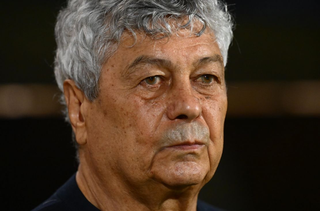 MIRCEA Lucescu, INTERNAT DE URGENȚĂ LA SPITAL DUPĂ O PROBLEMA CARDIACĂ Selecționerul echipei naționale de fotbal a României, Mircea Lucescu, a fost transportat duminică la spital, după ce i s-a făcut rău înaintea antrenamentului