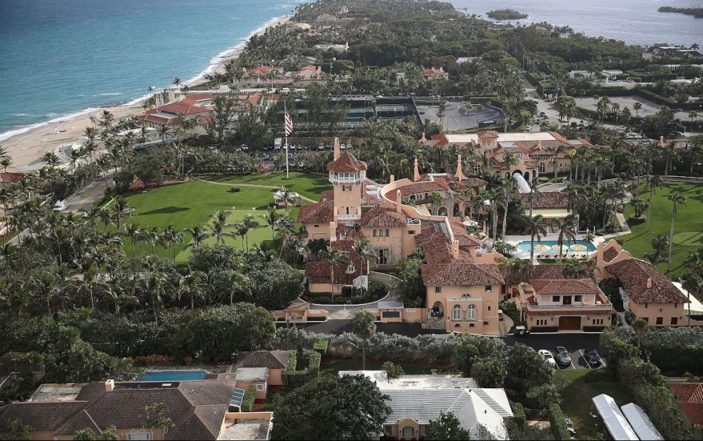 Democrații obțin o victorie importantă în Florida, în zona reședinței lui Trump O candidată democrată a câștigat alegerile parțiale pentru Camera Reprezentanților în districtul din Florida unde se află reședința fostului președinte american Donald Trump, Mar-a-Lago, conform proiecțiilor media din Statele Unite