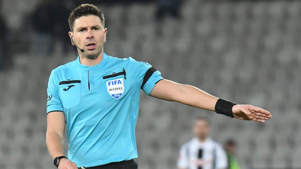 Marian Barbu, un arbitru român în ascensiune pe scena internațională a fotbalului, a reușit să se impună în ultimii ani în competițiile UEFA și FIFA, fiind recunoscut ca unul dintre arbitrii cu potențial