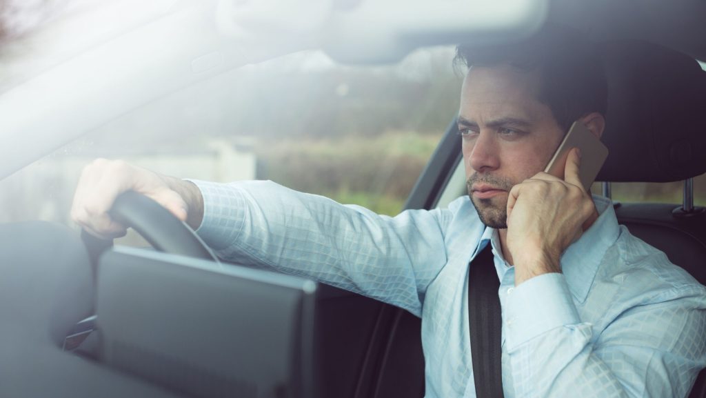 Controale masive ale Poliției Române: Peste 800 de mașini cu volan pe dreapta, verificate într-o singură zi Poliția Română a intensificat controalele la nivel național asupra autovehiculelor cu volan pe dreapta, în încercarea de a reduce numărul accidentelor rutiere și de a asigura respectarea legislației
