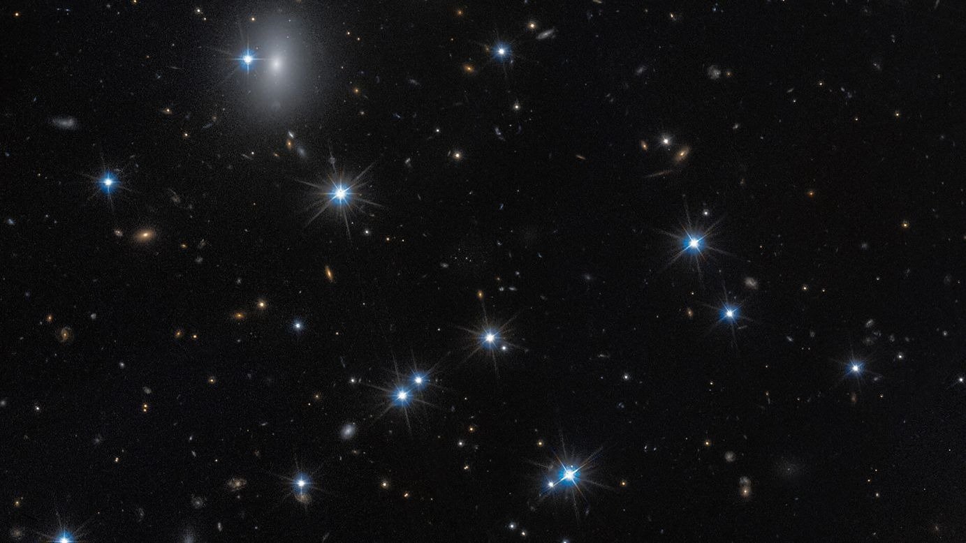 O galaxie „fantomatică”, compusă aproape exclusiv din materie întunecată, a fost descoperită în roiul Perseu Astronomii au detectat o galaxie extrem de slabă, denumită CDG-2, ascunsă în regiunea roiului Perseu, una dintre cele mai mari și mai dense aglomerări de galaxii din apropierea Căii Lactee