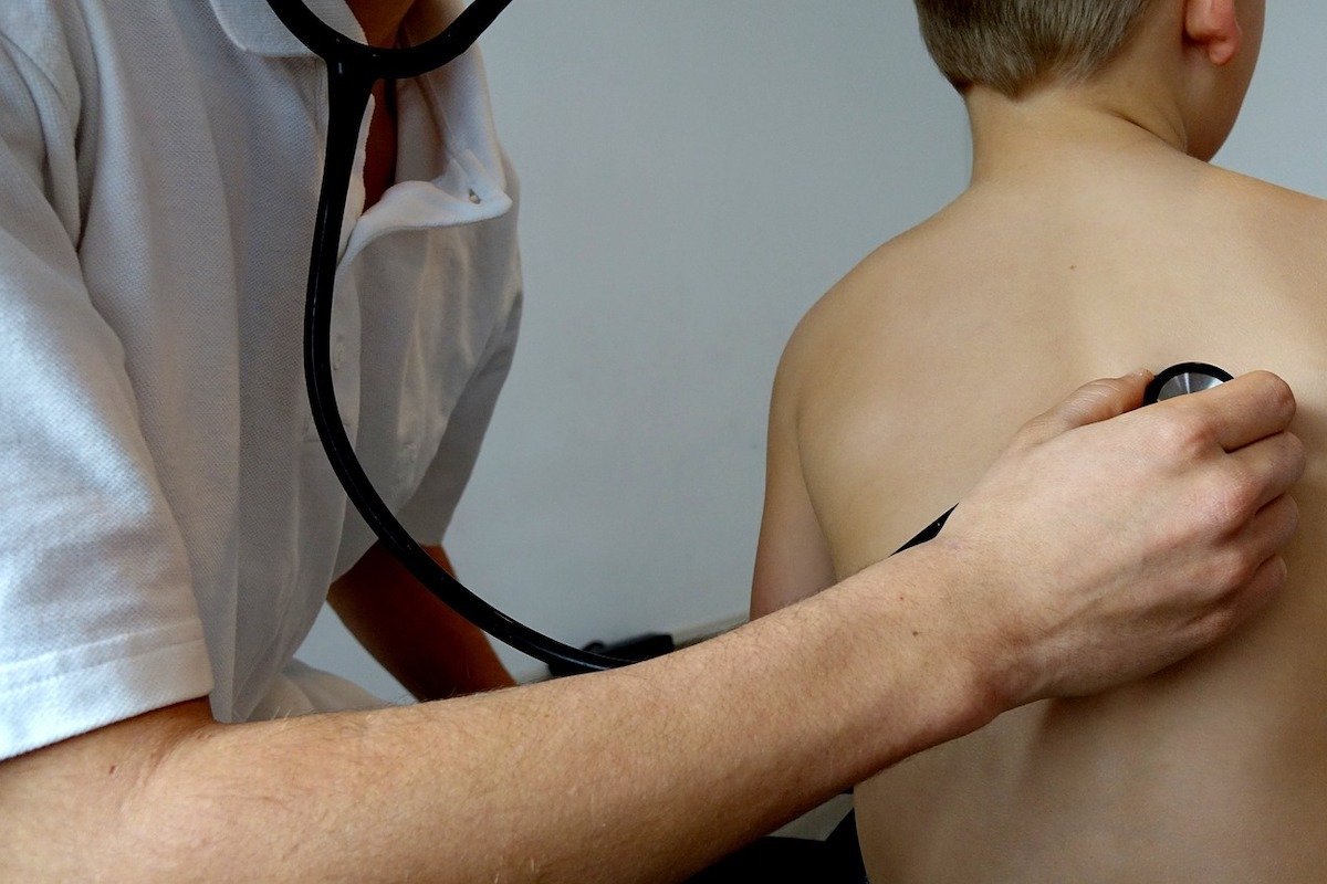 Creștere alarmantă a pneumoniilor la copii în Timișoara Numărul micuților diagnosticați cu pneumonie și bronșiolită în cadrul Compartimentului de Pneumologie Pediatrică Bega a Spitalului Județean din Timișoara a crescut semnificativ de la începutul anului