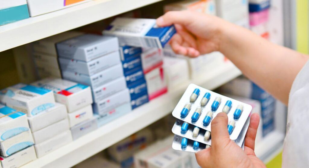 Guvernul extinde accesul la medicamente gratuite și compensate Guvernul a aprobat joi o actualizare a listei de medicamente gratuite și compensate, facilitând accesul pacienților la un număr sporit de tratamente