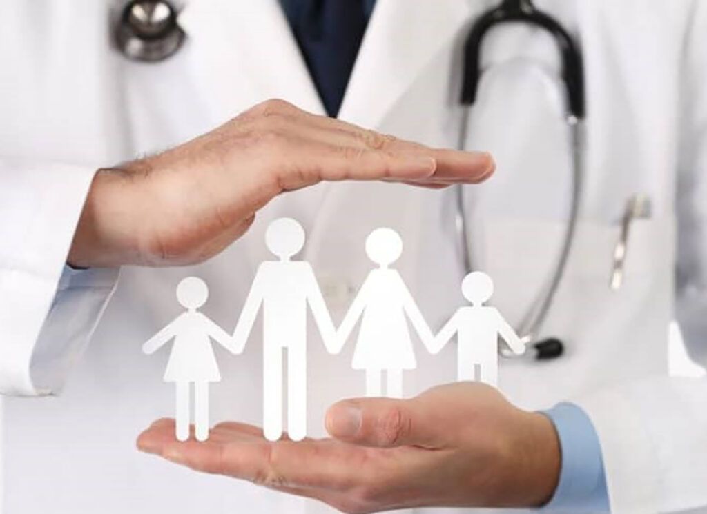Un pol de medicină de familie aglomerat la Craiova Într-o clădire cu o istorie îndelungată de pe strada Horia, numărul 5 din Craiova, funcționează de ani buni un centru important de medicină de familie