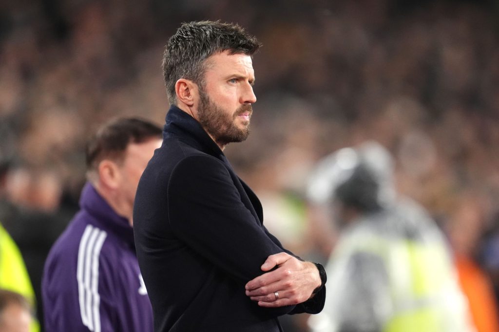 Evra sare în apărarea lui Carrick: „Scholes, Keane și Neville nu au impresionat ca antrenori” Fostul fundaș al lui Manchester United, Patrice Evra, a ieșit public pentru a-i lua apărarea fostului său coechipier Michael Carrick, actualul antrenor al echipei