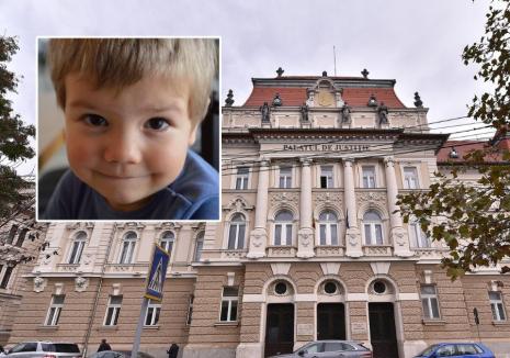 Medicii achitați definitiv în dosarul morții lui Tudor, copilul de doi ani Curtea de Apel Oradea a pronunțat vineri, 6 martie, o decizie definitivă de achitare în cazul medicilor acuzați de ucidere din culpă în dosarul morții lui Tudor, un băiețel de doi ani