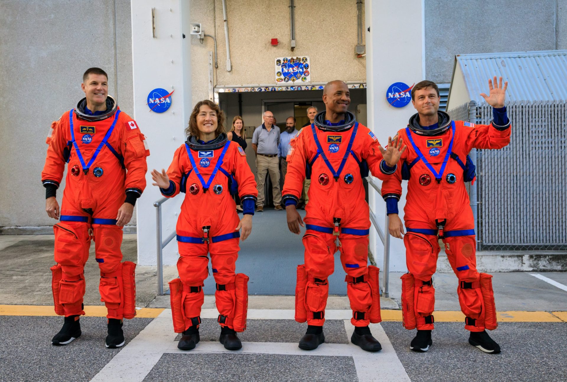 Luna, un nou teren de testare pentru ambițiile spațiale ale omenirii Programul Artemis al NASA, succesorul celebrului Apollo, nu mai vizează doar atingerea Lunii, ci stabilirea unei prezențe umane durabile acolo