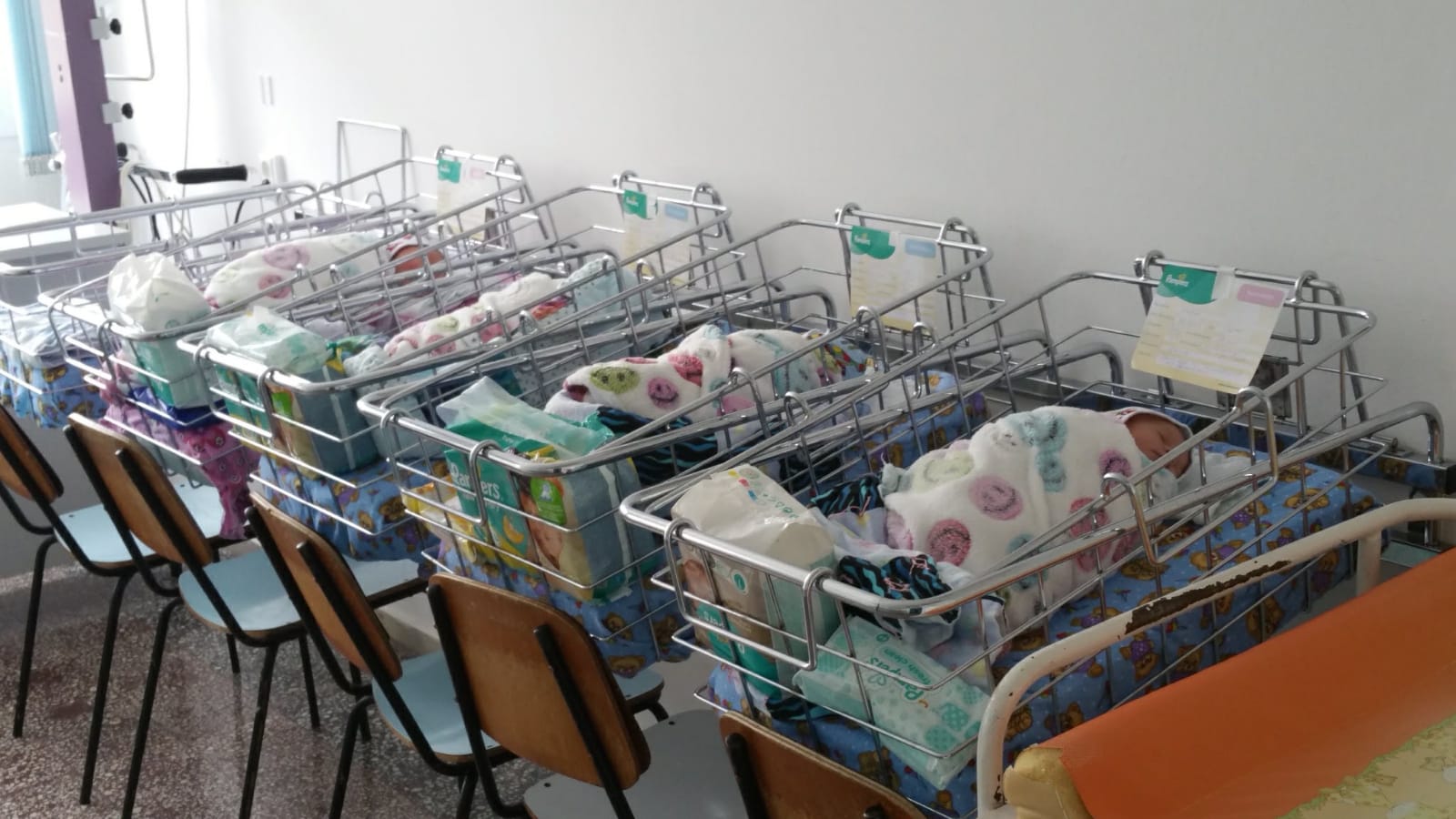 Substanțe chimice din plastic, legate de milioane de nașteri premature la nivel global Un studiu recent, publicat de CNN, arată o legătură alarmantă între utilizarea a două substanțe chimice comune în producția de plastic și un număr semnificativ de nașteri premature și decese neonatale la nivel global