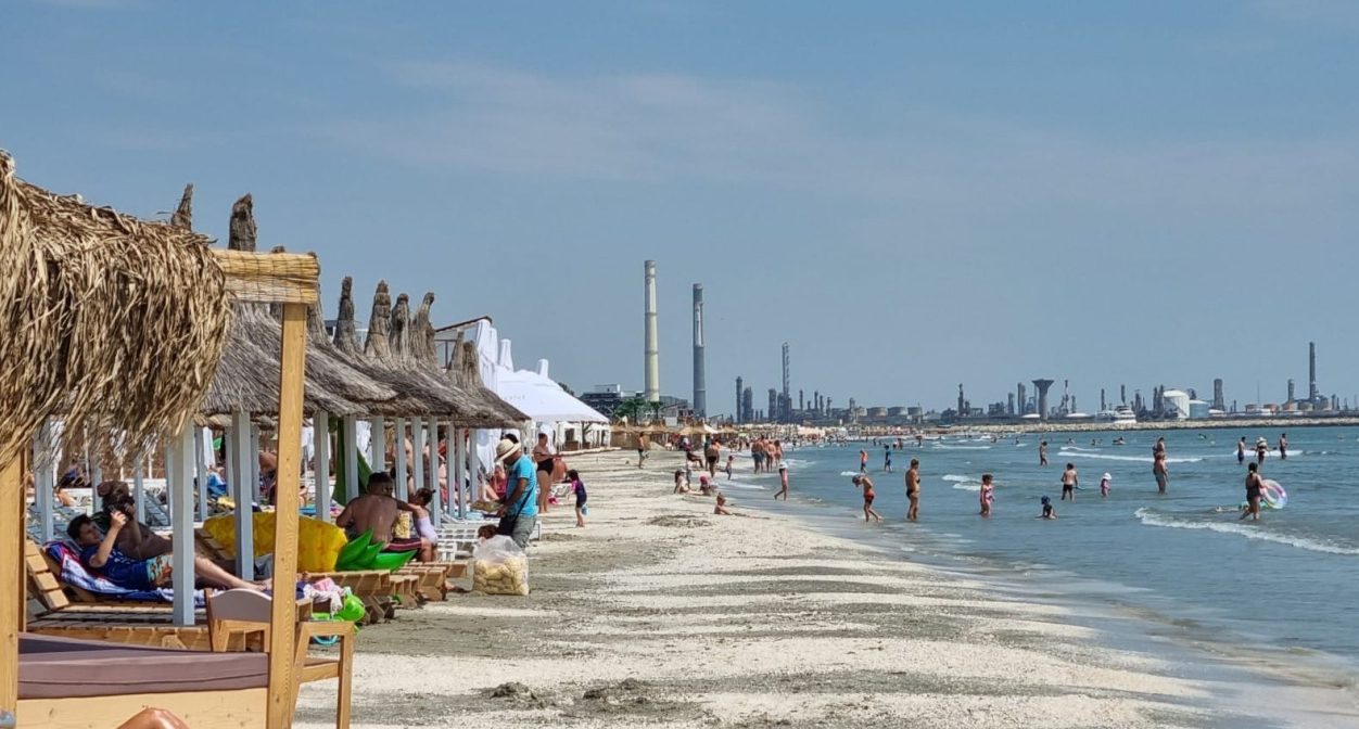 Operatorii de plajă acuză lipsa utilităților în licitațiile organizate de stat Asociația Operatorilor de Plajă (AOP) contestă vehement modul în care statul român organizează licitațiile pentru concesionarea unor porțiuni de plajă de la Marea Neagră