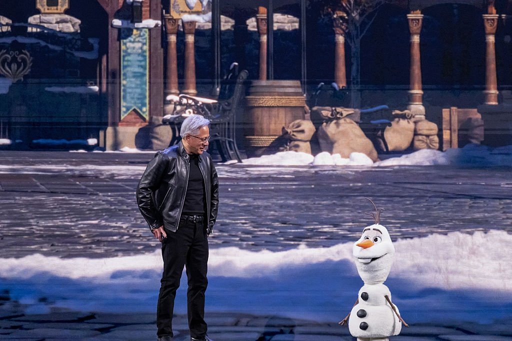 Nvidia pariază pe viitorul inteligenței artificiale integrate în viața de zi cu zi, iar apariția robotului Olaf la conferința GTC 2026 a fost un pas important în această strategie