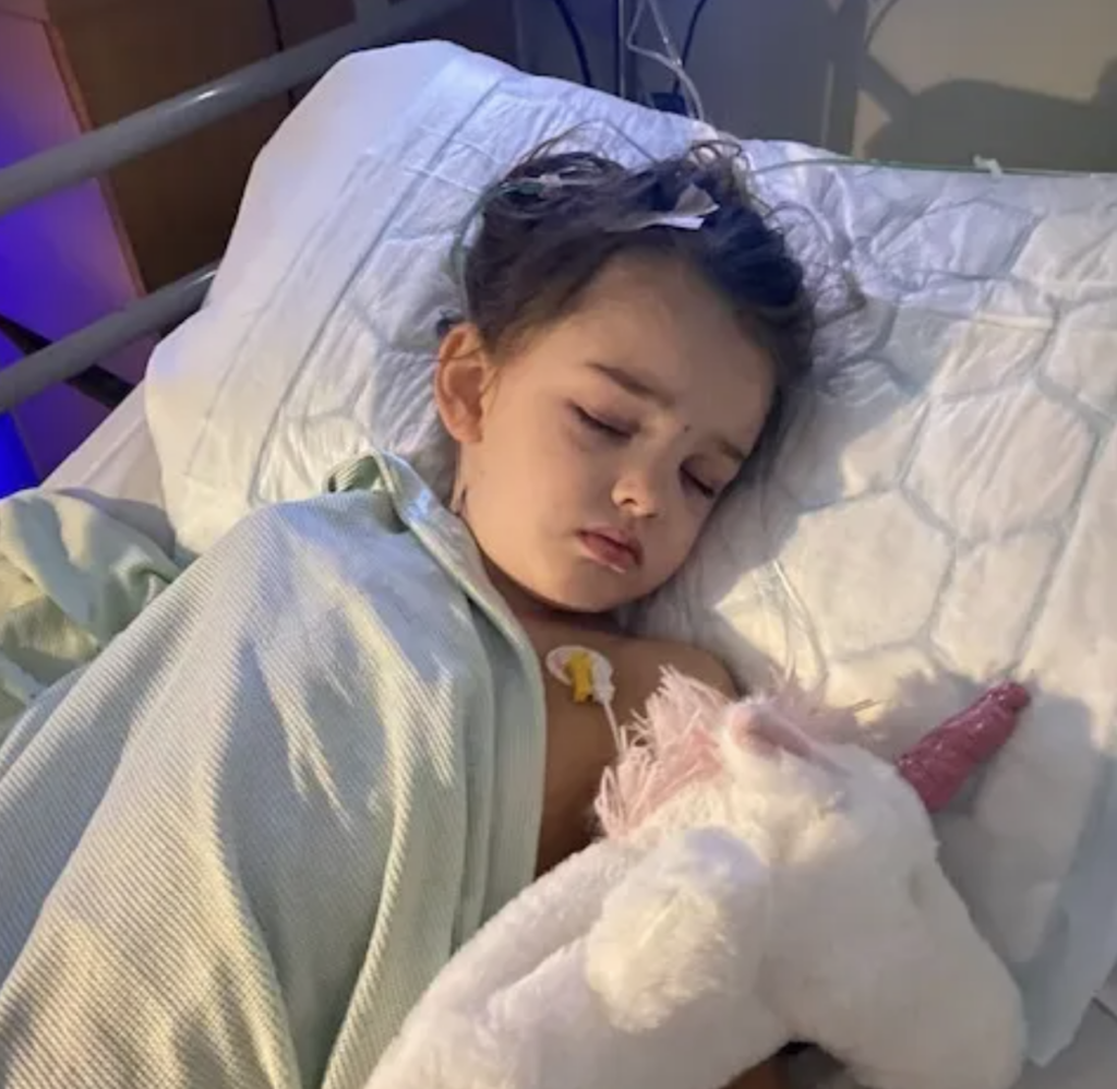 O mamă din Marea Britanie se luptă cu o tragedie greu de imaginat O mamă din Marea Britanie se confruntă cu o luptă inimaginabilă, după ce fiica sa a fost diagnosticată cu o formă rară și agresivă de cancer cerebral